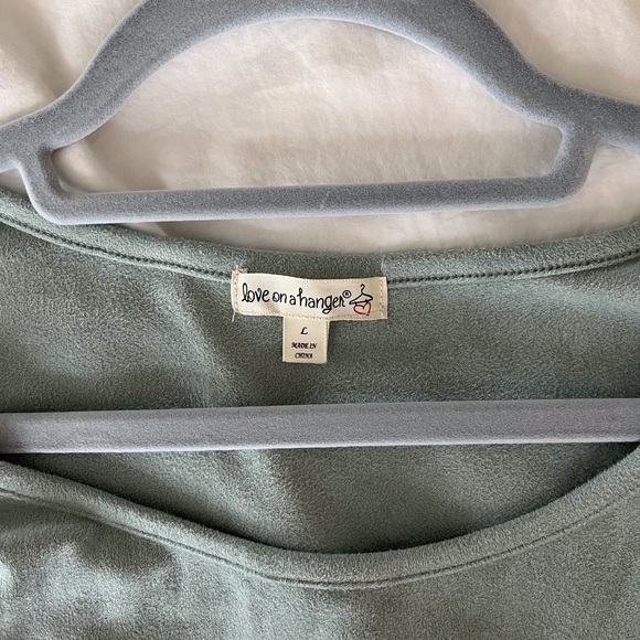 Suede top with fringe - Picture 3 of 3